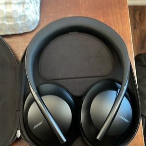 Like New Bose 700 NC Headphones
